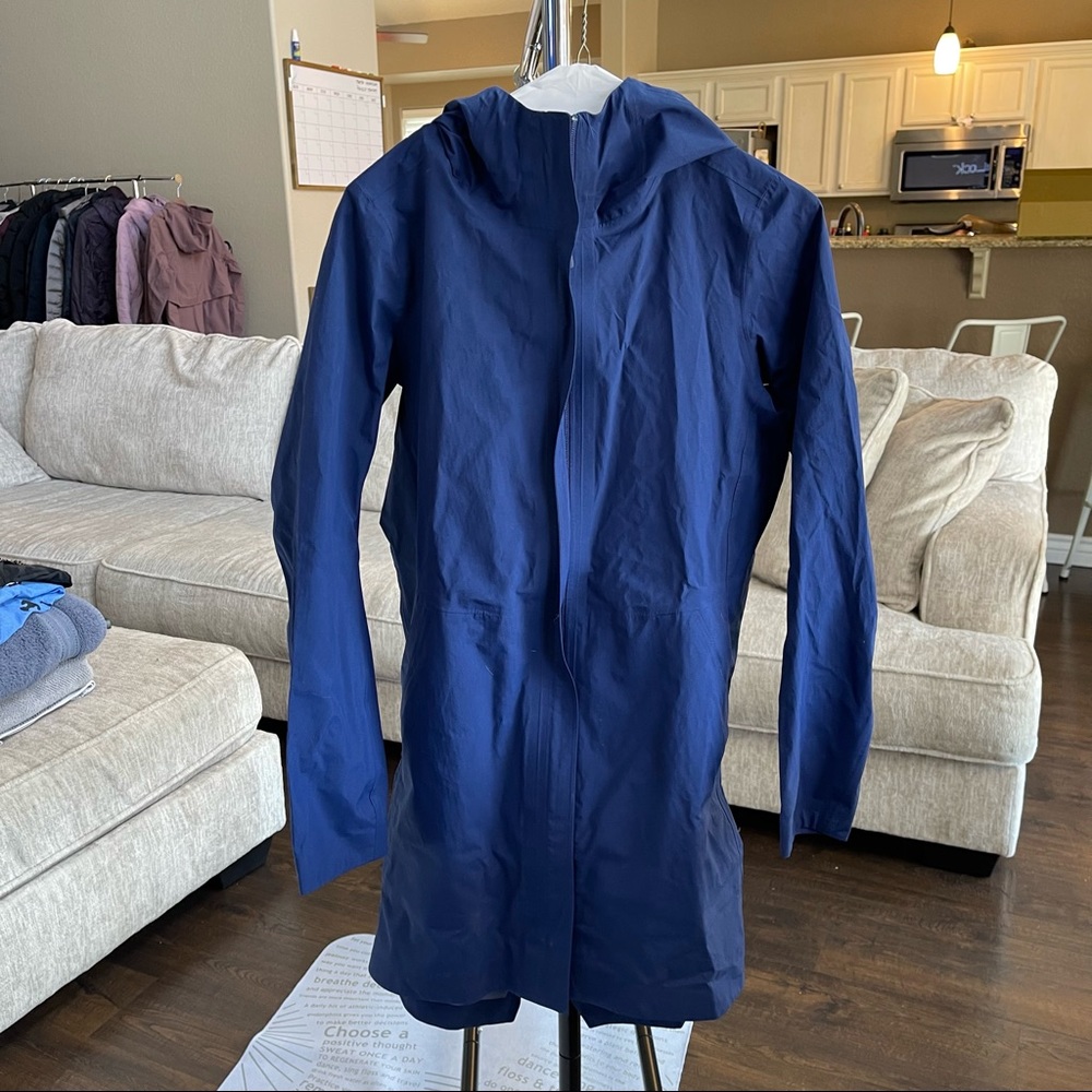 Lululemon rain jacket - Picture 2 of 6
